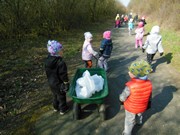 Ukliďme Česko - ukliďme cestu do lesa